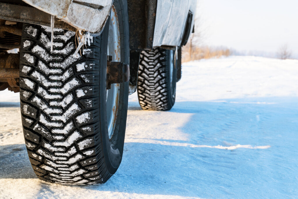 OBBLIGO PNEUMATICI INVERNALI O CATENE DA NEVE A BORDO